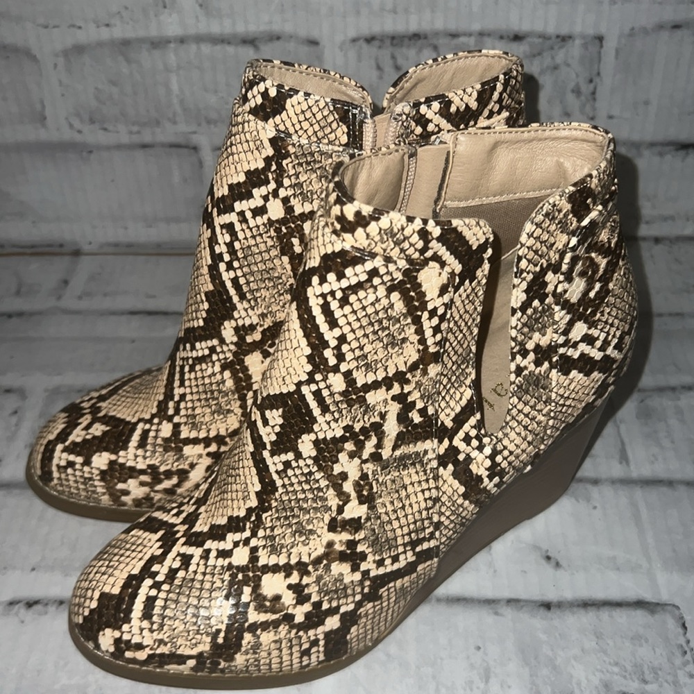 Grace Adele Snake Skin Wedges Size 8